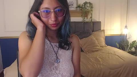 V I O L E T  online show from April 7, 2:30 pm