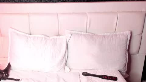 Violet online show from October 24, 7:10 pm