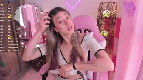 Snapshot of violet_ch chatting on January 17, 4:57 pm violet online show from January 17, 4:57 pm
