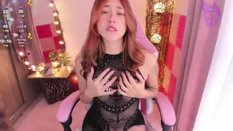 Snapshot of violet_ch chatting on February 11, 10:18 pm violet online show from February 11, 10:18 pm