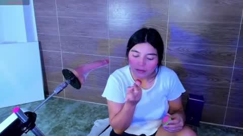 Violet Fiore online show from August 4, 4:07 am