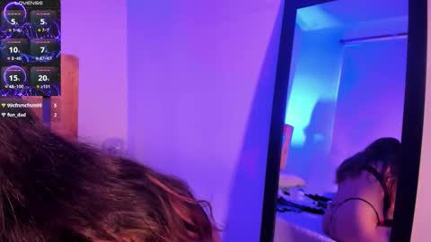 Violet Jones online show from March 5, 6:15 pm