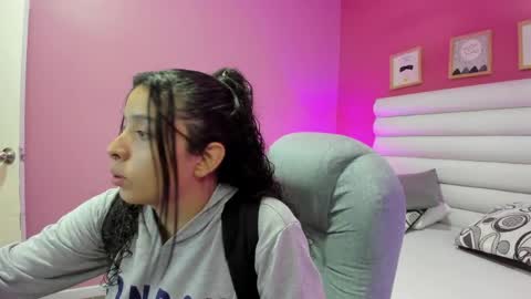 violet_sinclair online show from April 11, 11:03 am