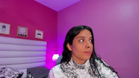 violet_sinclair online show from April 18, 11:24 am