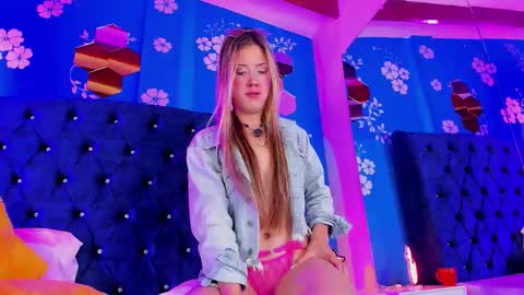 violet_smith01 online show from November 11, 1:08 pm