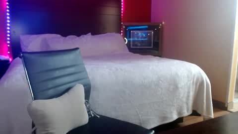 violet_winter97 online show from February 22, 5:08 am