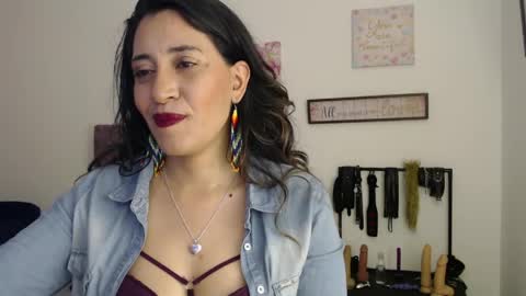 violeta_scott_ online show from June 4, 2:43 pm