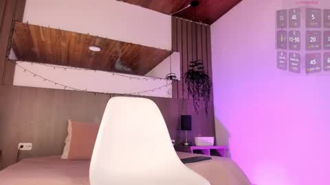 Violet online show from December 2, 1:02 pm