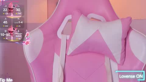 Violeth Hill online show from December 3, 8:55 pm