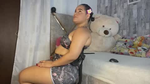 violetroussee online show from November 16, 8:31 pm