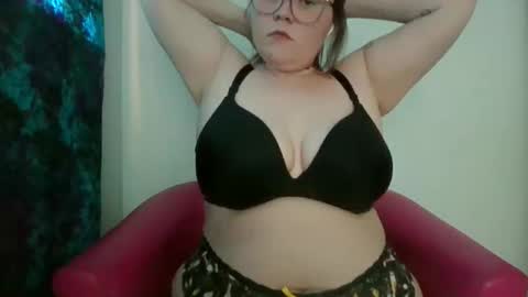 VioletSunflower online show from May 16, 11:37 pm