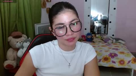 violett_11 online show from October 16, 9:39 pm