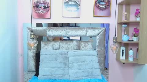 Snapshot of violett_froz chatting on February 19, 4:33 pm Violeta froz online show from February 19, 4:33 pm