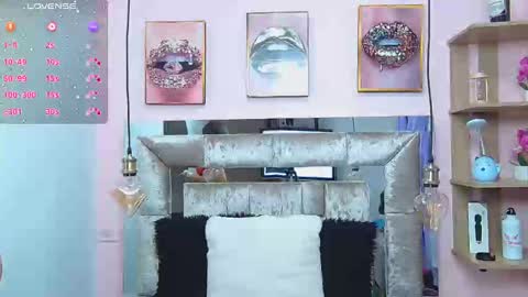 Snapshot of violett_froz chatting on February 18, 4:49 pm Violeta froz online show from February 18, 4:49 pm
