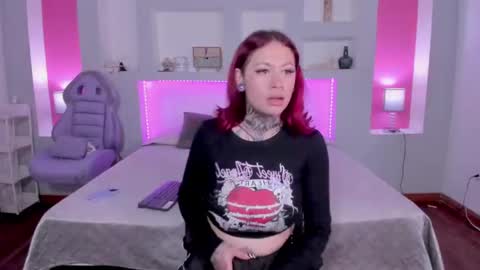 Snapshot of violettabaker1 chatting on December 10, 7:32 pm ViolettaBaker online show from December 10, 7:32 pm
