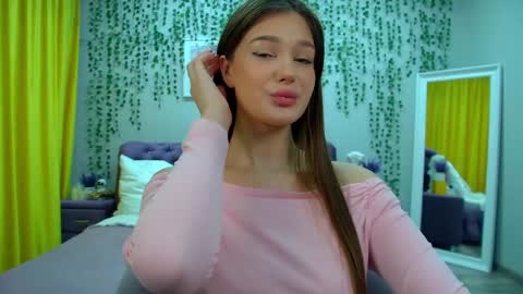 ViolettaCosmo online show from November 13, 8:02 am