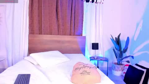 Violett online show from April 19, 5:07 am