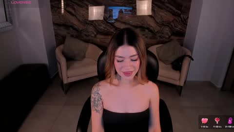 Snapshot of violetthansson chatting on February 11, 9:46 pm Violett online show from February 11, 9:46 pm
