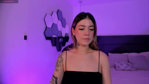 Snapshot of violetthansson chatting on October 5, 11:48 am Violett online show from October 5, 11:48 am