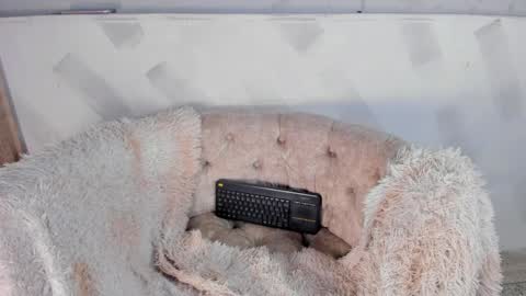 violetwinters_ online show from April 9, 6:19 am