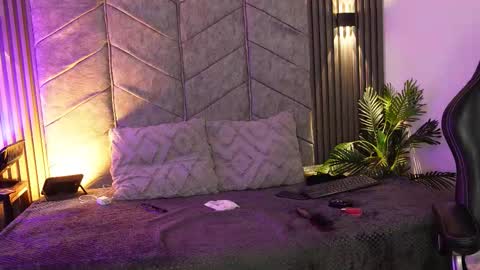 viollettebylyly online show from February 7, 12:42 pm