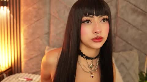 viollettebylyly online show from January 8, 5:50 pm