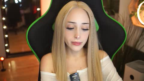 virtualexis online show from November 30, 10:47 pm