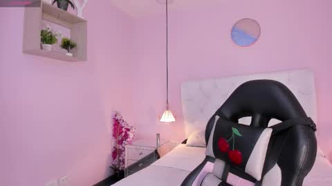 Vivi online show from December 18, 3:55 am