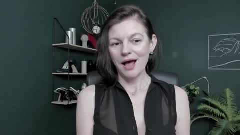 Vivian online show from March 27, 7:54 am