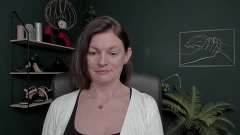 Vivian online show from November 14, 1:00 pm