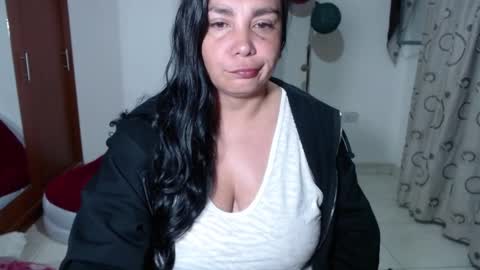 Snapshot of vivian_milf_paint chatting on September 12, 5:19 am vivian_milf_paint online show from September 12, 5:19 am