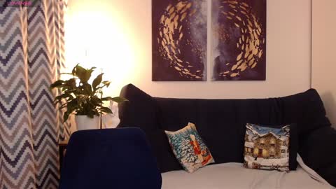 Vivian online show from February 6, 6:13 pm