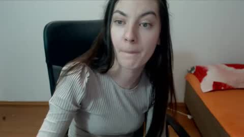 Vivian Gray online show from December 2, 9:15 pm