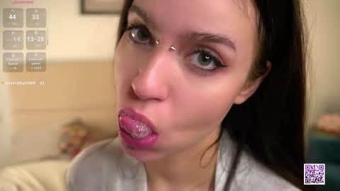 Nelly and Mari online show from December 1, 7:45 am