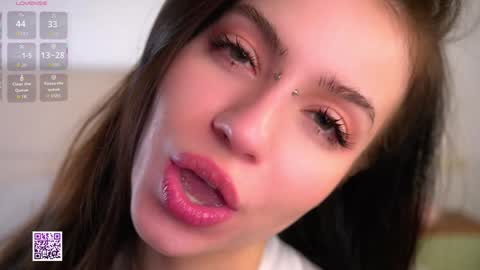 Nelly and Mari online show from December 4, 7:32 am