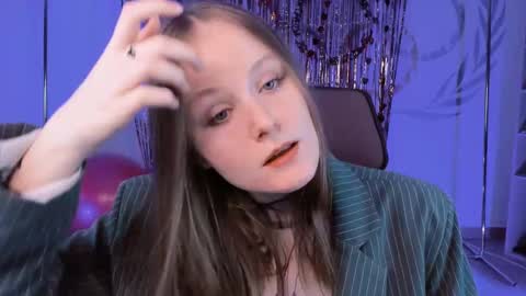 Snapshot of vivienleeigh chatting on February 16, 9:04 am Vivien online show from February 16, 9:04 am