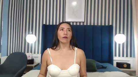 Vivian  online show from November 3, 2:10 pm