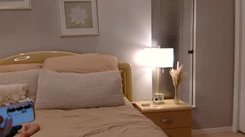 Emme online show from January 19, 12:07 am