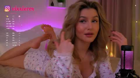 vixxxiee online show from March 4, 9:54 pm