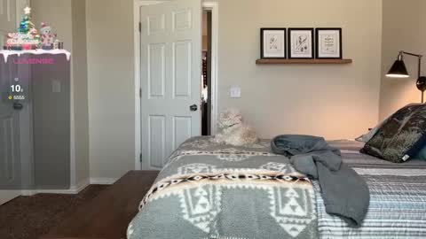 Snapshot of wanderlustjade chatting on December 19, 6:01 pm Jade online show from December 19, 6:01 pm