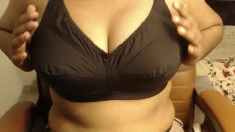 mina online show from April 13, 4:19 pm