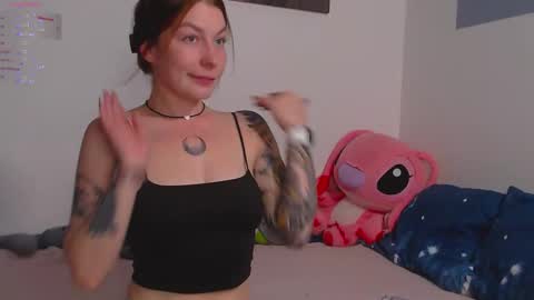 Snapshot of weed_princesss chatting on September 13, 12:24 pm moon online show from September 13, 12:24 pm