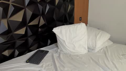 Wendy Marshall  online show from February 7, 8:24 pm