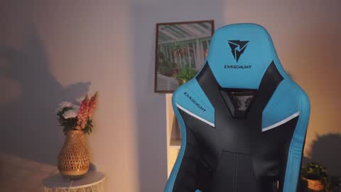 little girl who is always rightLisa online show from January 12, 2:03 am