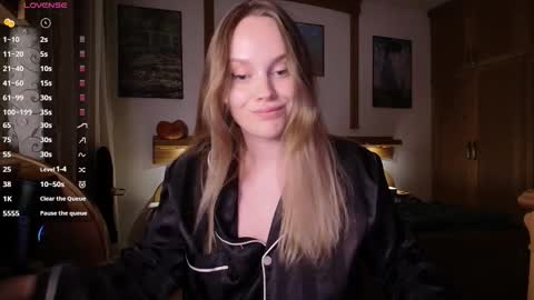Snapshot of wet_lana chatting on October 22, 7:30 pm Lana online show from October 22, 7:30 pm