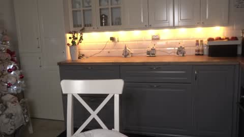 Snapshot of whats_her_name chatting on December 4, 3:59 am Victoria Maria online show from December 4, 3:59 am