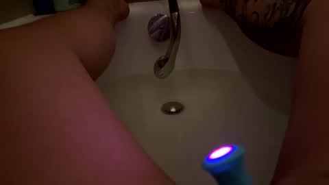 Whitegirl online show from April 19, 5:02 pm