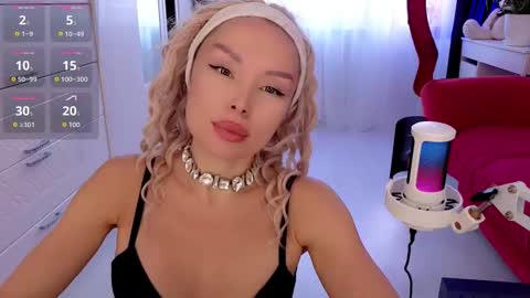 WhiteLaBunny online show from February 4, 11:46 am