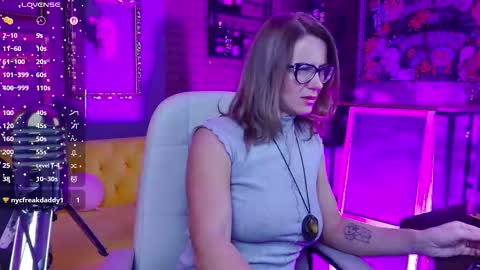 whitneypunnch online show from November 13, 6:01 am