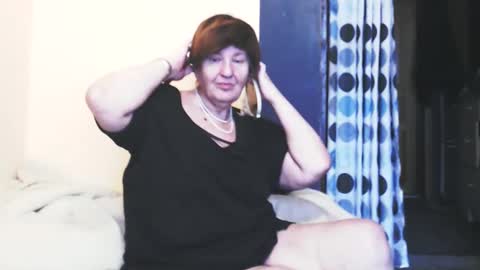 WildRedCat online show from October 15, 11:35 am